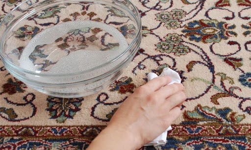 استفاده از شامپو فرش در از بی نبردن زردی فرش